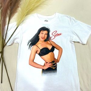 Selena Graphic Tee